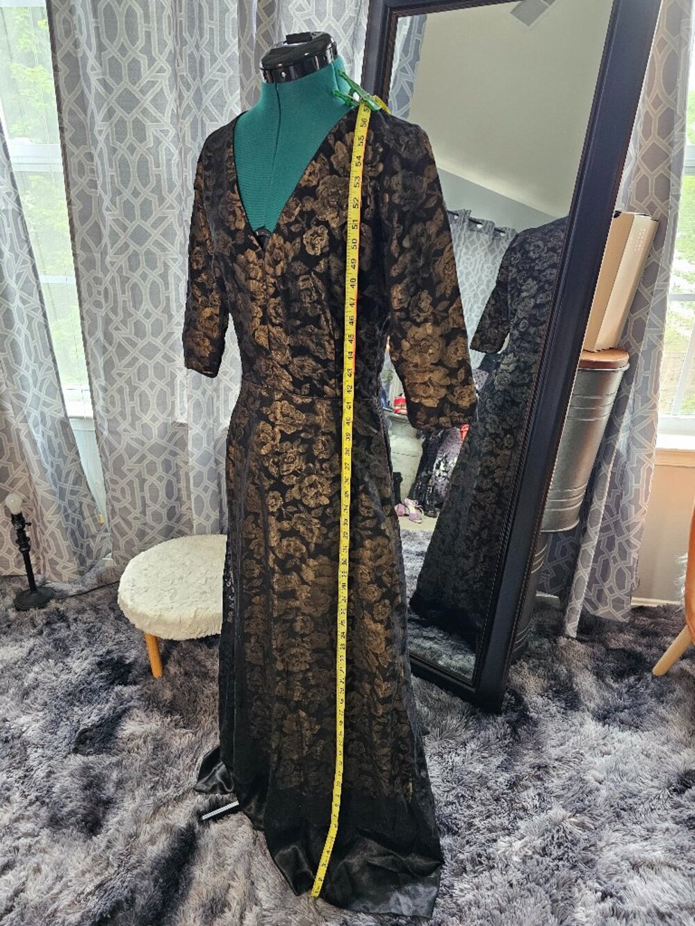 Black & Gold Floral Brocade Floor‑Length Evening Gown - Picture 5 of 8
